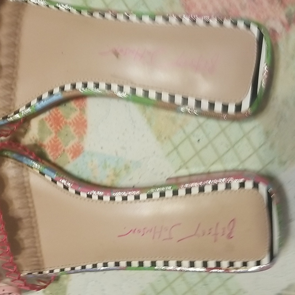 Sandals - Picture 3 of 4